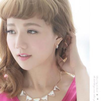 Olivia 三角鑽 釘鑲耳環